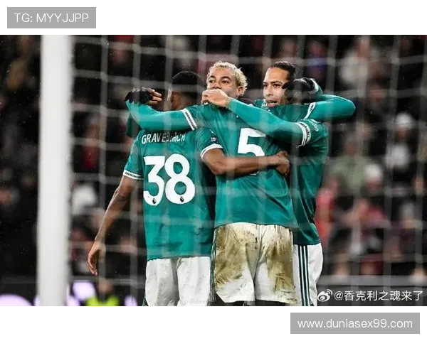 范戴克与阿利松联手防守，帮助球队保持后防线稳固状态