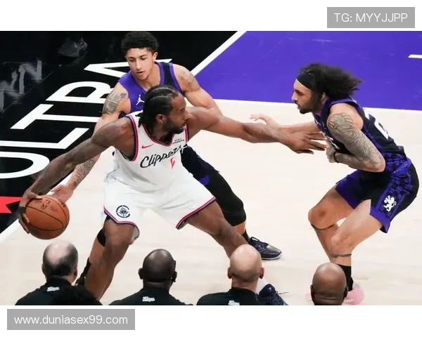 伦纳德通过高效无球跑动提升进攻效率显著拉开与对手差距