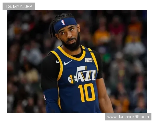 康利无球跑动改变防守布局，提升爵士进攻效率