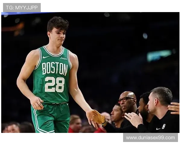 格兰特·威廉姆斯无球跑动提升防守效率显著，助凯尔特人稳定防守体系